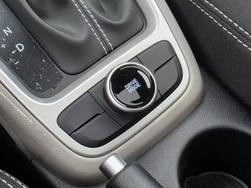 New 2025 Hyundai Venue SEL image 32