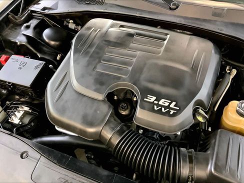 Used 2020 Dodge Charger SXT w/ Blacktop Package RWD image 31