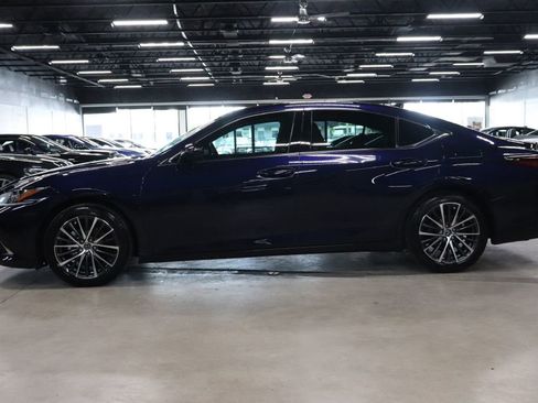 Used 2025 Lexus ES 350 w/ Premium Package image 2