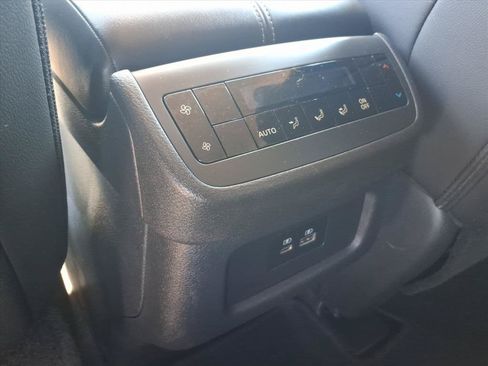 Used 2025 Nissan Pathfinder SL AWD/4WD image 17