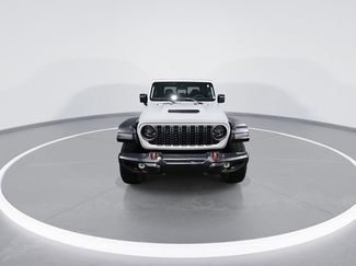 Used 2025 Jeep Gladiator Mojave video 3