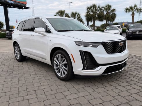 Used 2025 Cadillac XT6 Premium Luxury w/ Technology Package FWD image 7