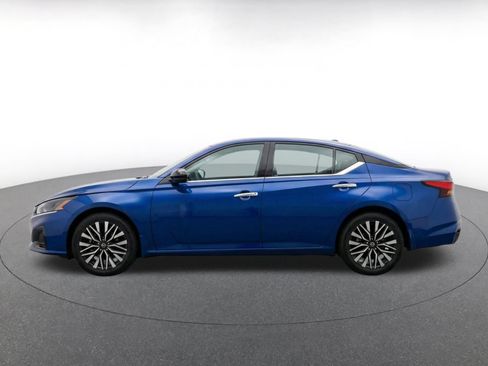 Used 2025 Nissan Altima 2.5 SV FWD image 4