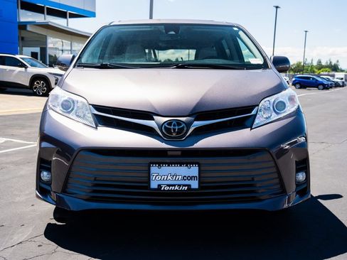 Used 2020 Toyota Sienna XLE FWD image 7