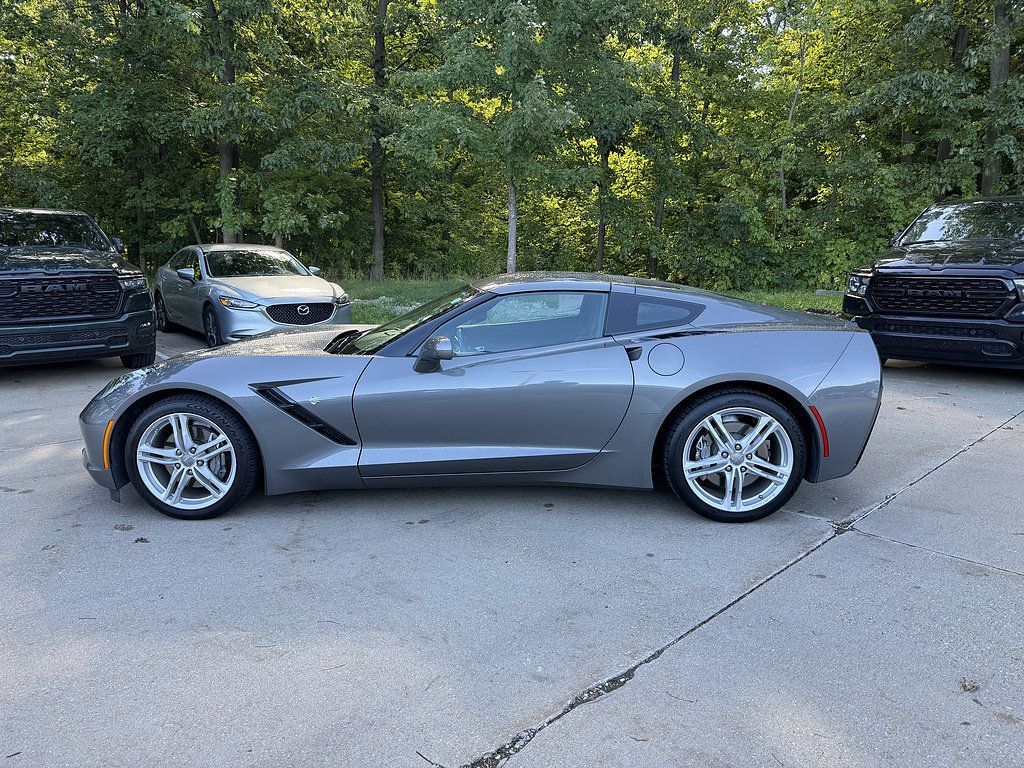 Used 2016 Chevrolet Corvette Stingray Coupe RWD image 2