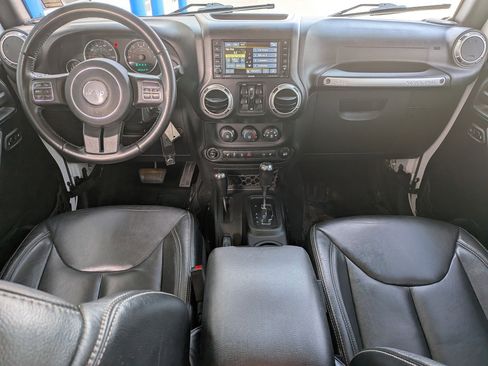 Used 2017 Jeep Wrangler Unlimited Sahara w/ Connectivity Group image 23