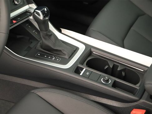 New 2025 Audi Q3 2.0T Premium image 17