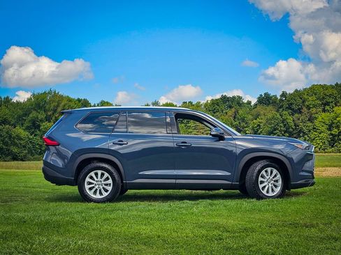 Used 2024 Toyota Grand Highlander AWD image 2