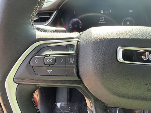 Used 2024 Jeep Grand Cherokee Altitude image 27