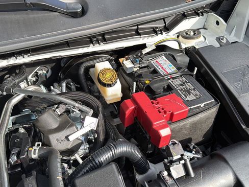 Used 2025 Nissan Kicks SR FWD image 33