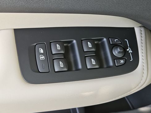 New 2026 Volvo XC60 B5 Core w/ Protection Package image 19