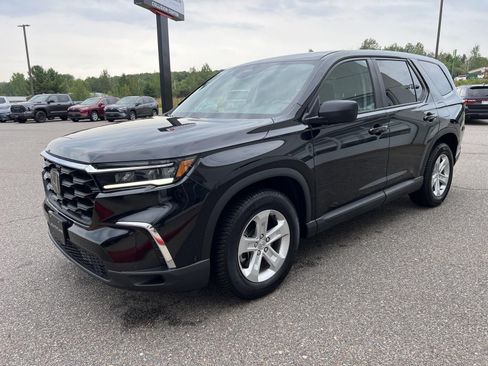 Used 2023 Honda Pilot LX image 3