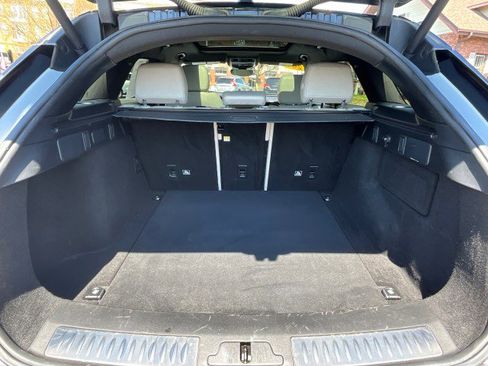 Used 2018 Land Rover Range Rover Velar R-Dynamic SE AWD/4WD image 34