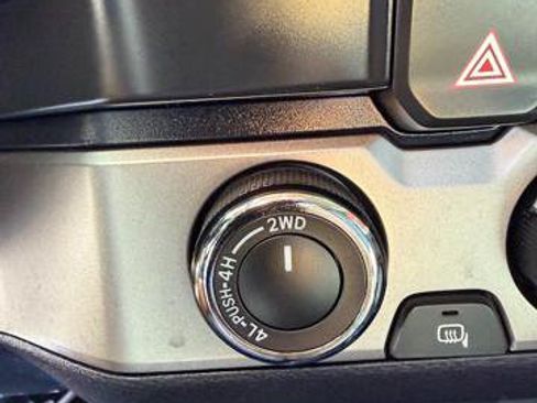 Used 2019 Toyota Tacoma SR w/ SR Convenience Package AWD/4WD image 16