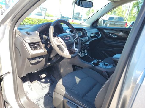Used 2024 GMC Terrain SLE FWD image 9