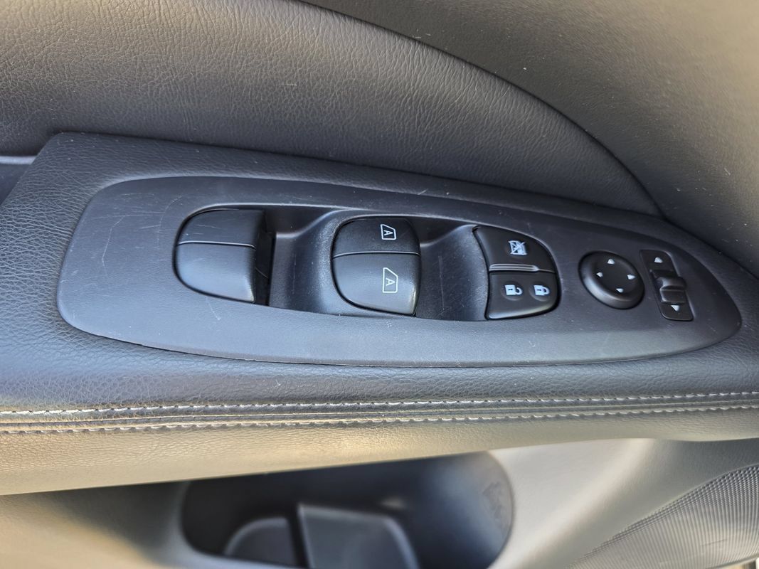 Used 2020 Nissan Pathfinder SV AWD/4WD image 14