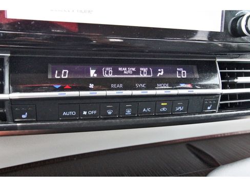 Used 2022 Toyota Sienna XLE FWD image 28