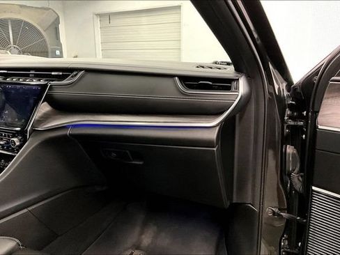Used 2022 Jeep Grand Cherokee L Overland w/ Luxury Tech Group IV AWD/4WD image 19