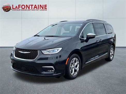 Used 2023 Chrysler Pacifica Limited image 1