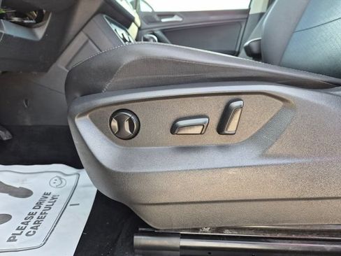 Used 2020 Volkswagen Tiguan SE FWD image 16