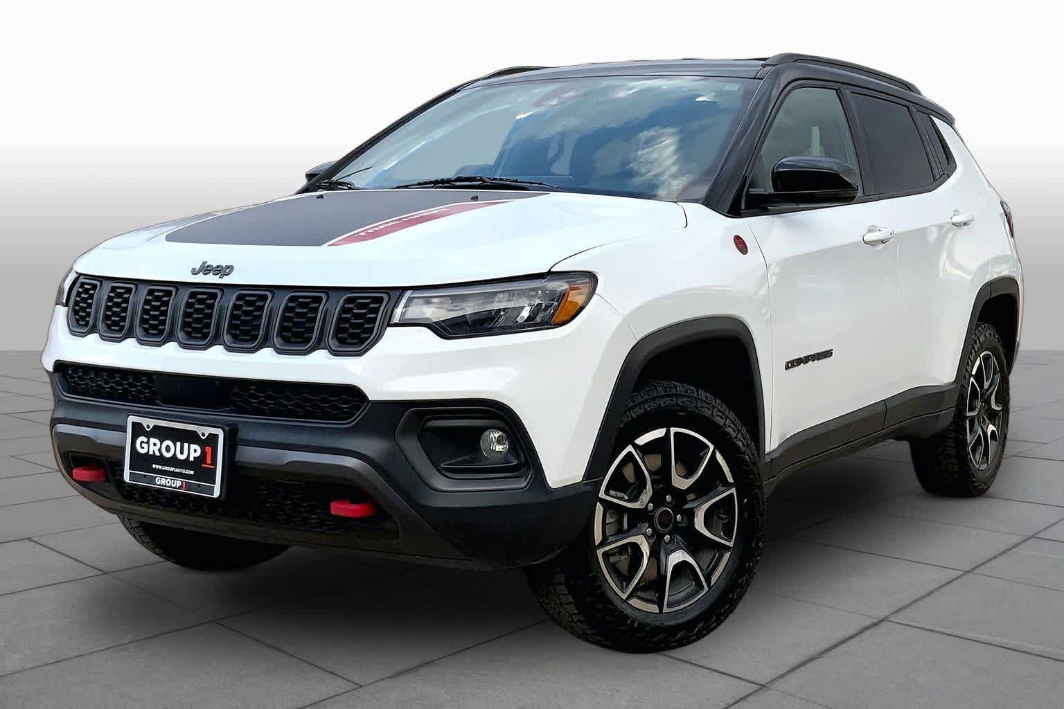 Used 2025 Jeep Compass Trailhawk AWD/4WD image 1