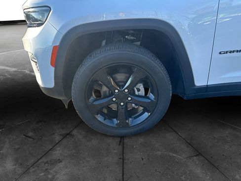 Used 2023 Jeep Grand Cherokee Altitude image 14