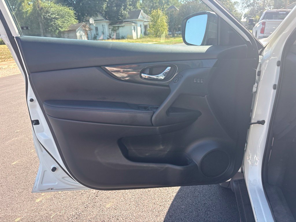 Used 2017 Nissan Rogue SL w/ SL Premium Package FWD image 12