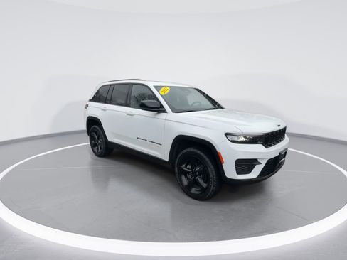 Used 2022 Jeep Grand Cherokee Altitude image 25