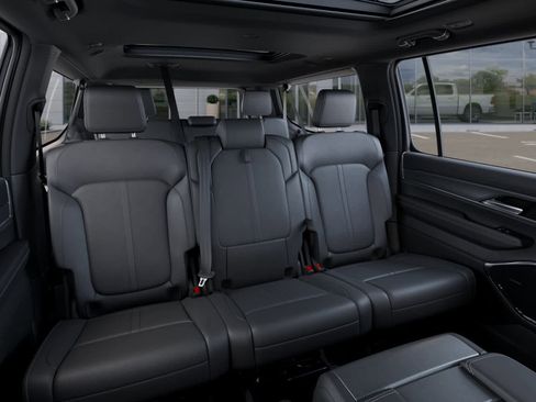 New 2025 Jeep Wagoneer L Series II w/ Premium Group I image 15