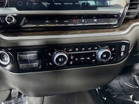 Used 2023 GMC Sierra 1500 SLE image 18