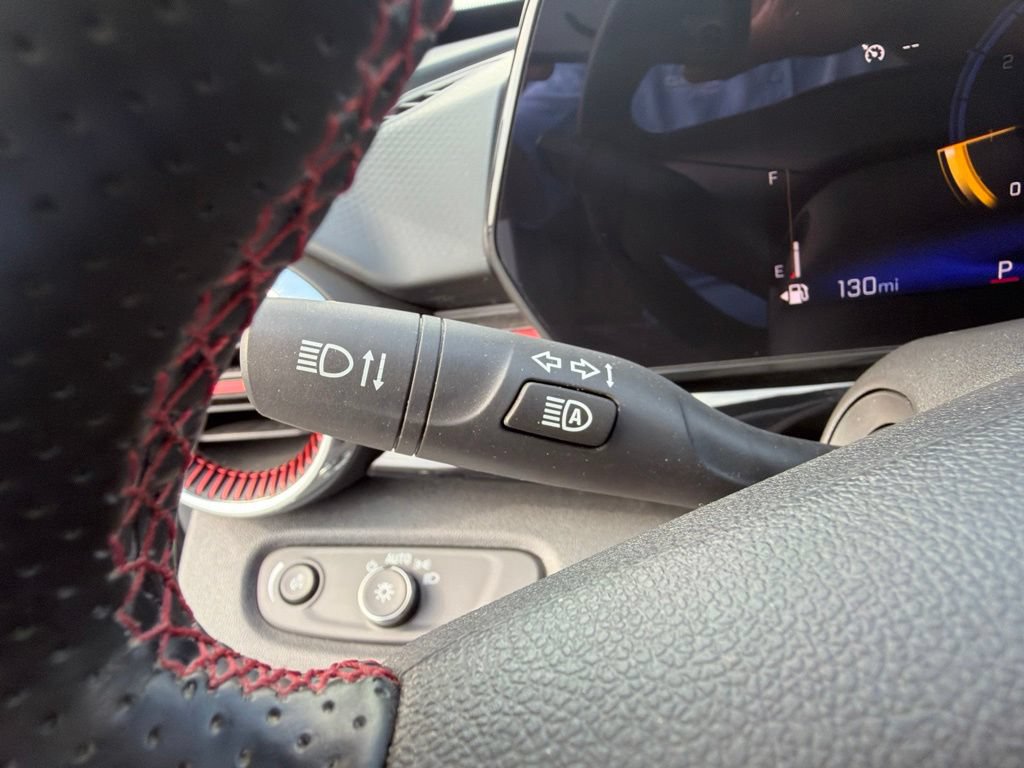 Used 2024 Chevrolet Trax RS w/ Sunroof Package FWD image 28
