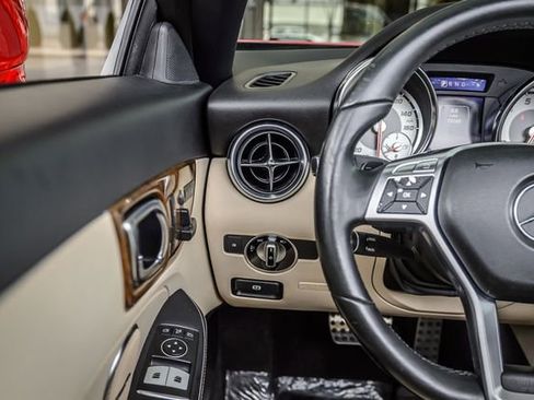 Used 2015 Mercedes-Benz SLK 250 image 29