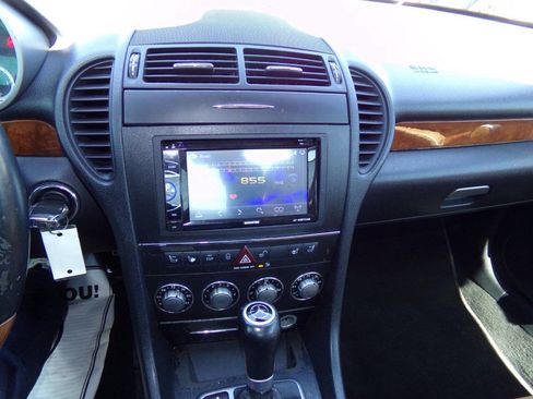 Used 2011 Mercedes-Benz SLK 300 image 40