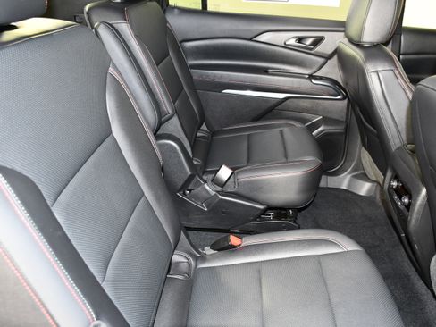 Used 2025 Chevrolet Traverse Z71 image 43