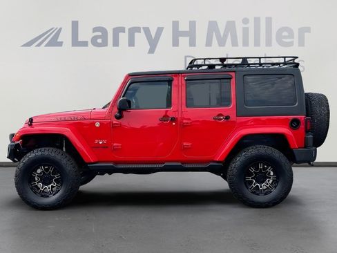 Used 2018 Jeep Wrangler Unlimited Sahara w/ Connectivity Group AWD/4WD image 3