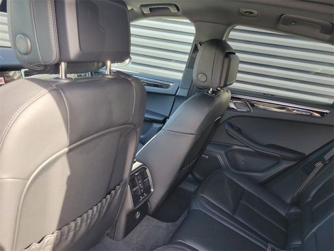 Used 2025 Porsche Macan image 11