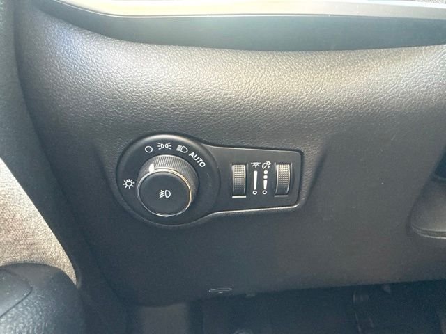 Used 2022 Jeep Compass Latitude w/ Convenience Group AWD/4WD image 18