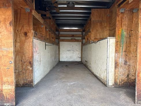 Used 2016 Ford F550 2WD Regular Cab Super Duty image 19