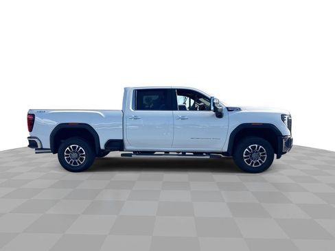 Used 2024 GMC Sierra 2500 SLT image 2