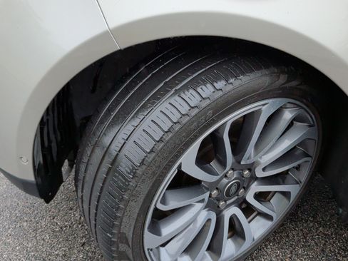 Used 2020 Land Rover Range Rover HSE image 15