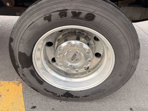 Used 2006 Ford F550 2WD Regular Cab Super Duty image 9