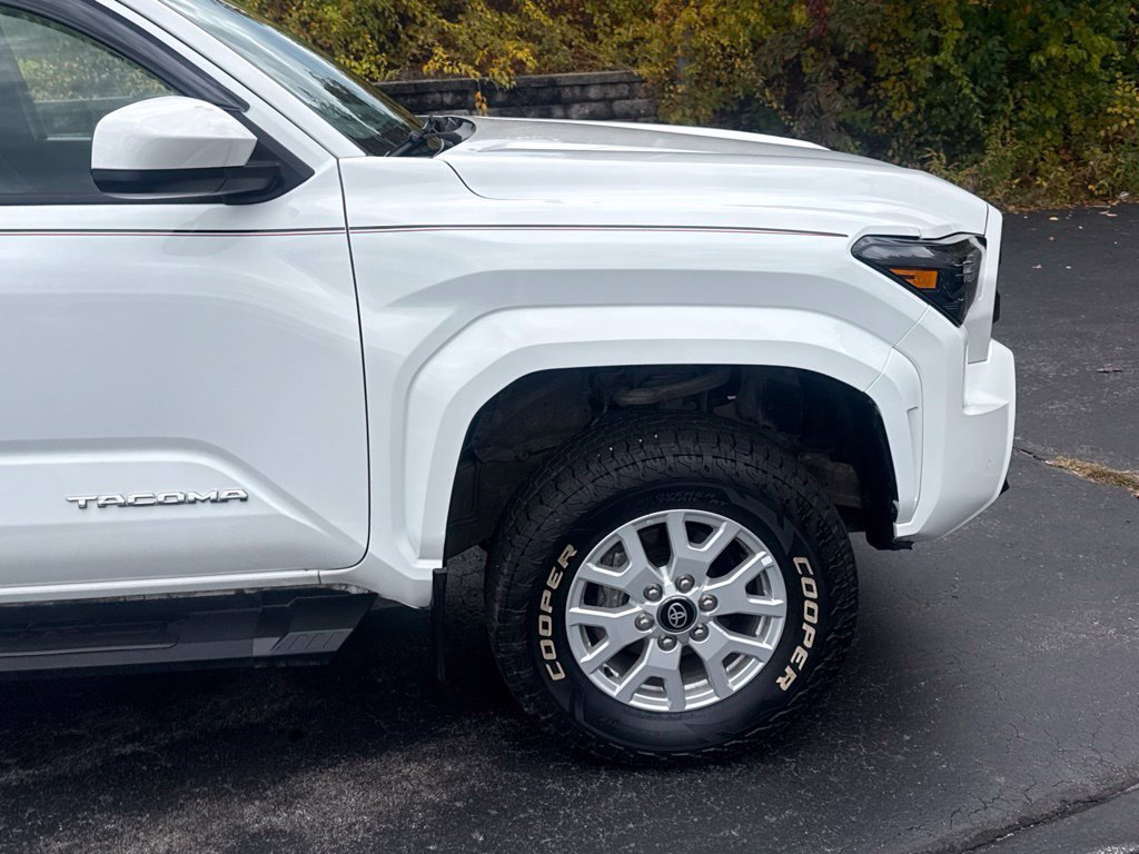 Certified 2024 Toyota Tacoma SR5 AWD/4WD image 11