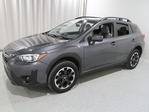 Used 2023 Subaru Crosstrek 2.0i Premium image 3