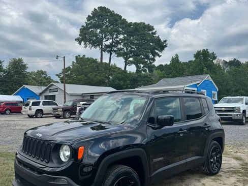 Used 2017 Jeep Renegade Latitude AWD/4WD image 5