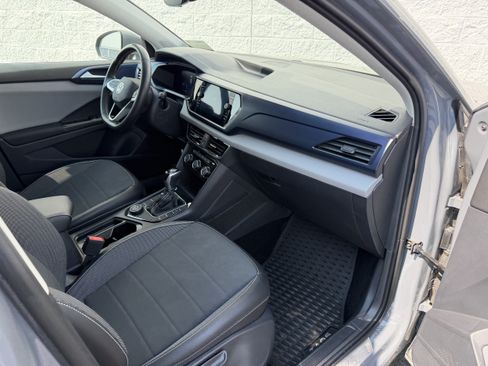 Used 2023 Volkswagen Taos SE w/ Panoramic Sunroof Package AWD/4WD image 33