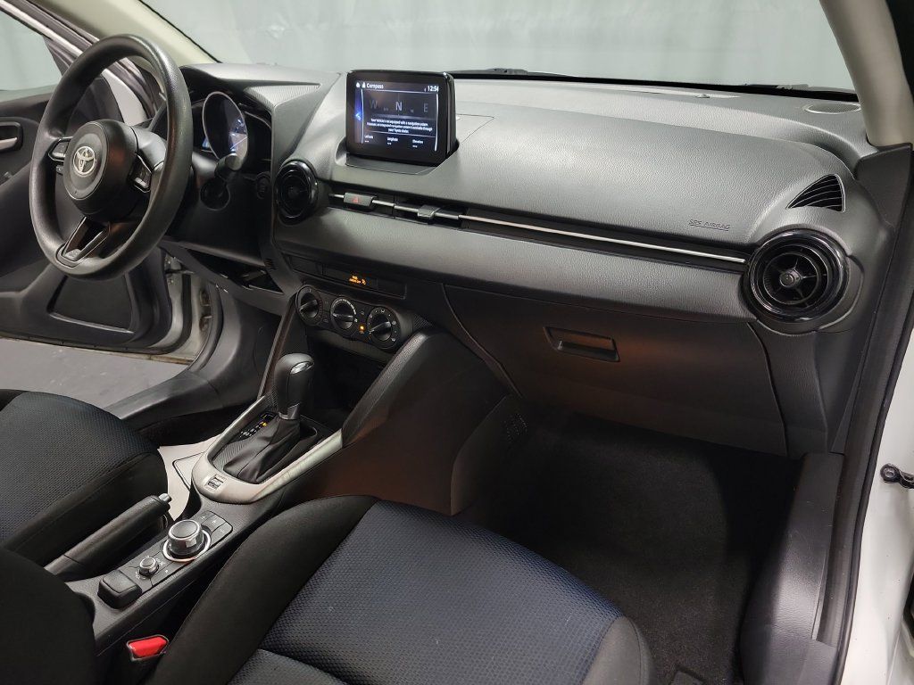 Used 2019 Toyota Yaris L FWD image 31