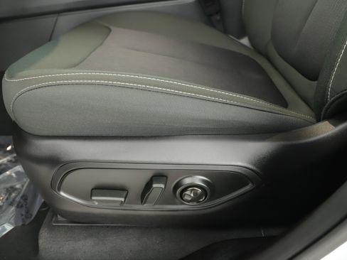 New 2025 Jeep Grand Cherokee Laredo X w/ Luxury Tech Group I image 9