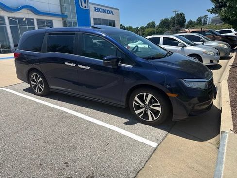Used 2022 Honda Odyssey Touring image 2