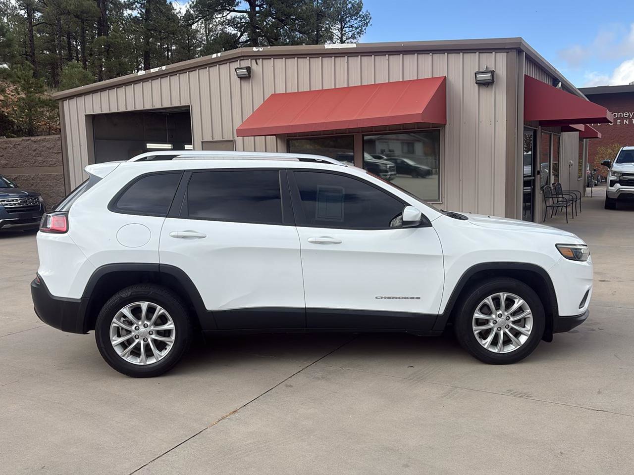 Used 2020 Jeep Cherokee Latitude FWD image 8