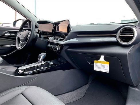 New 2026 Chevrolet Trax ACTIV w/ Sunroof Package FWD image 9